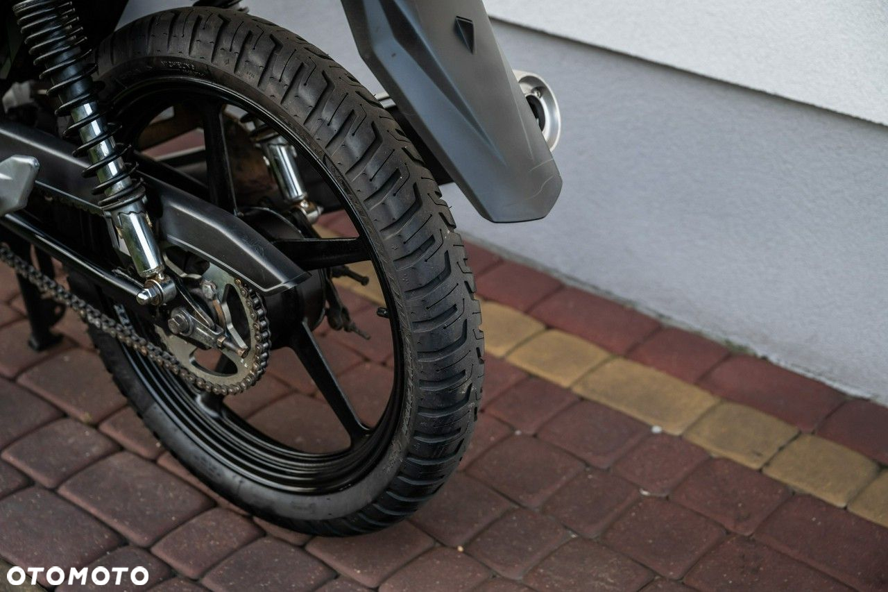 Yamaha YBR - 8