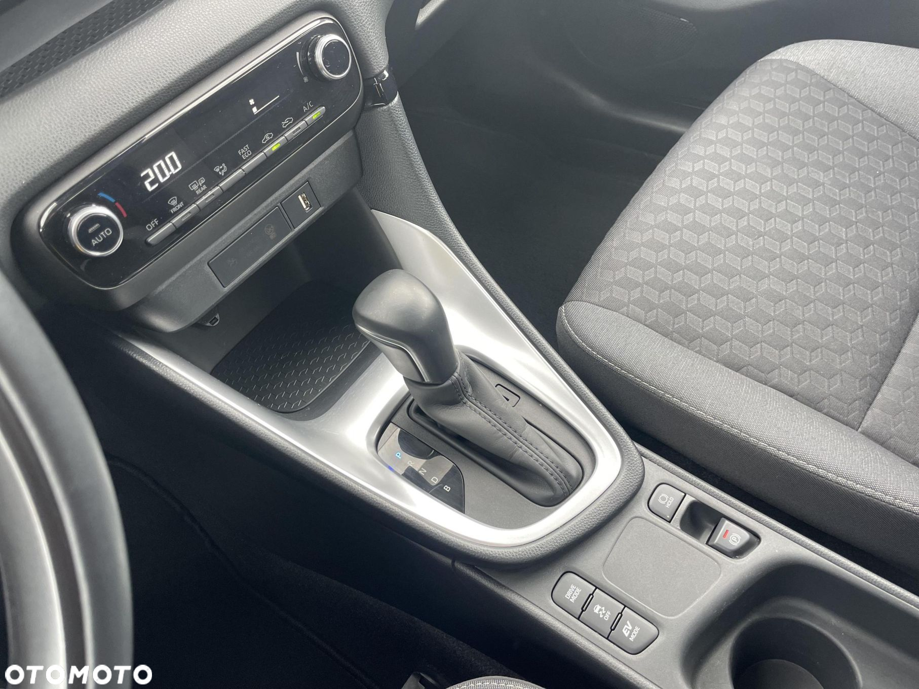 Toyota Yaris - 20