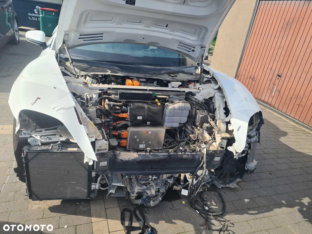 Porsche Taycan - 8