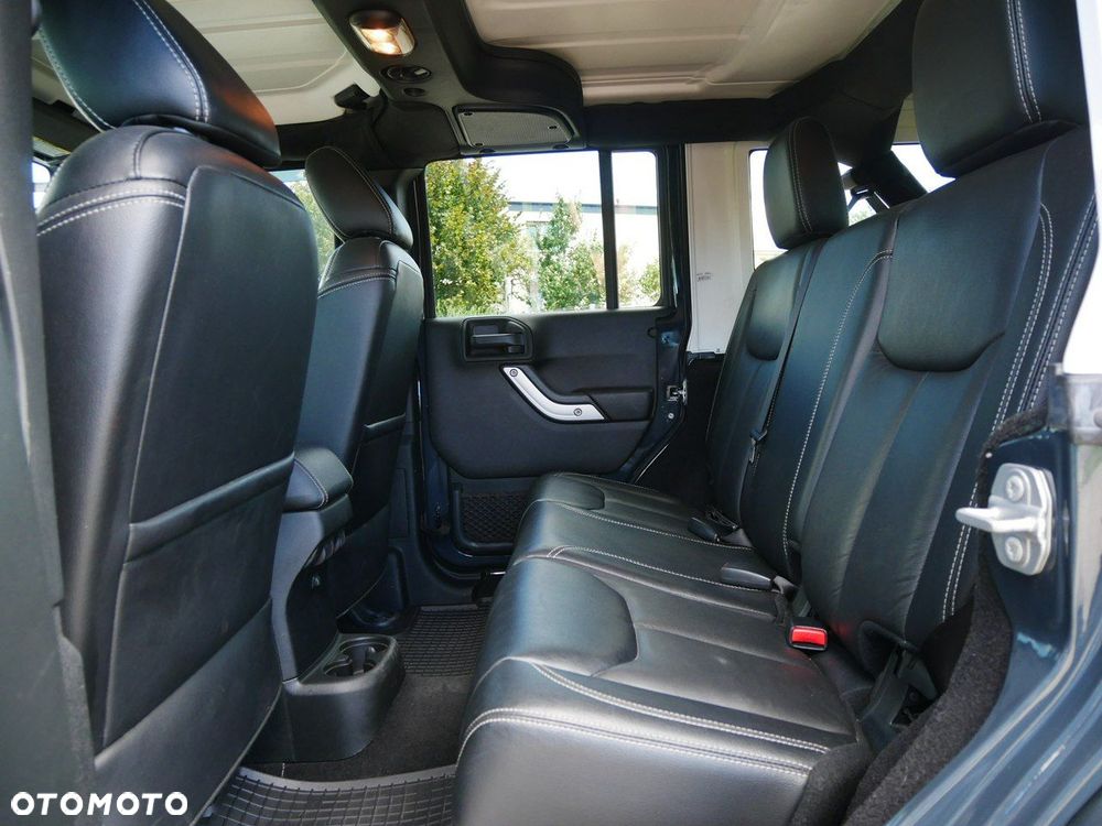 Jeep Wrangler - 11