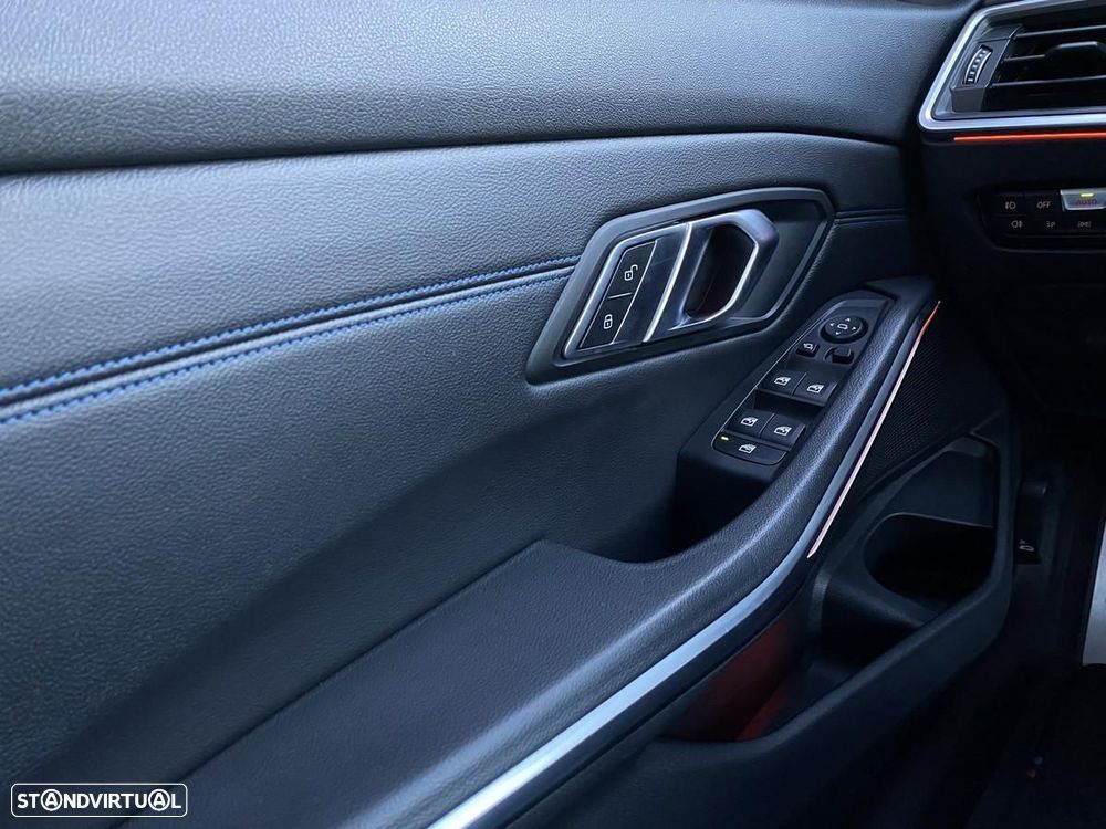 BMW 318 d Pack Desportivo M Auto - 51