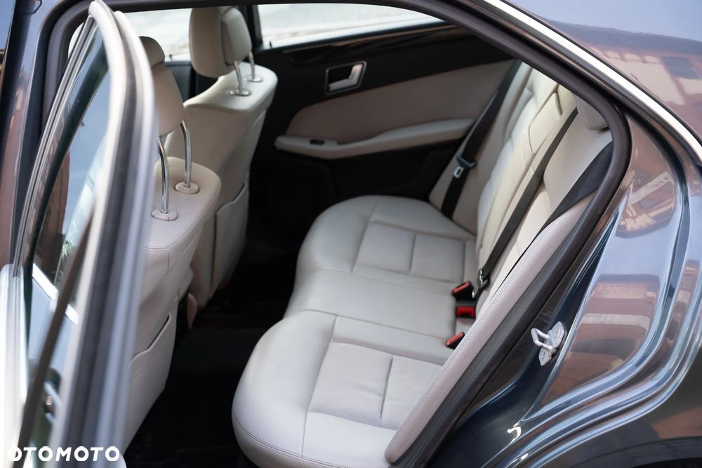 Mercedes-Benz Klasa E 220 CDI BlueEff Avantgarde - 9