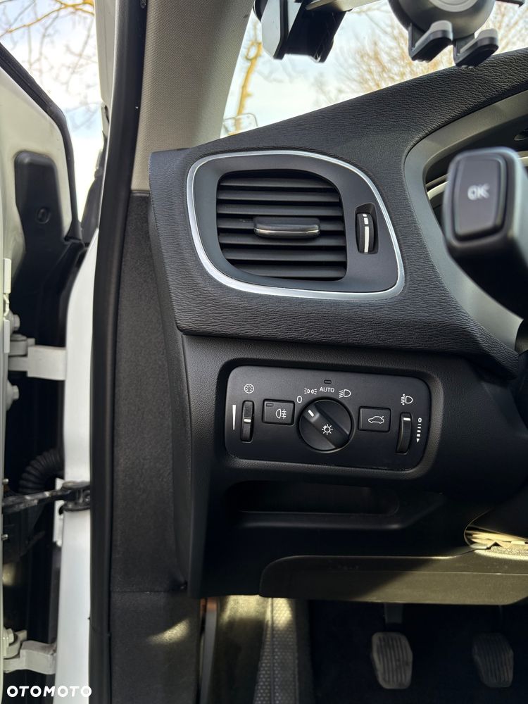 Volvo V40 D2 Momentum - 19