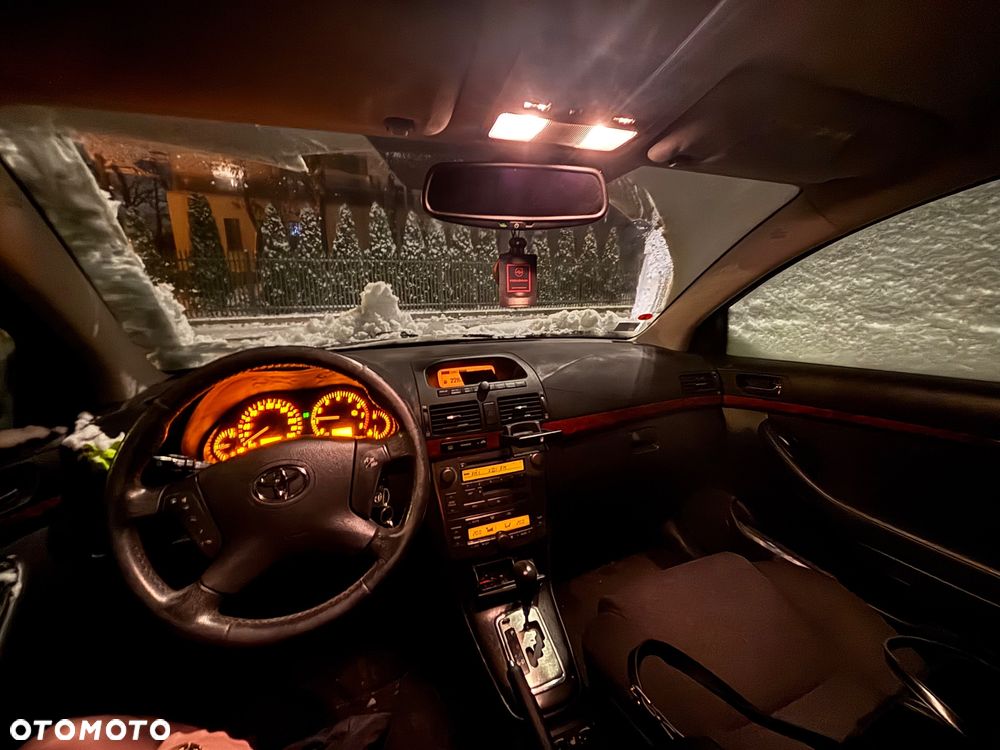 Toyota Avensis 1.8 VVT-i Automatik Sol - 10