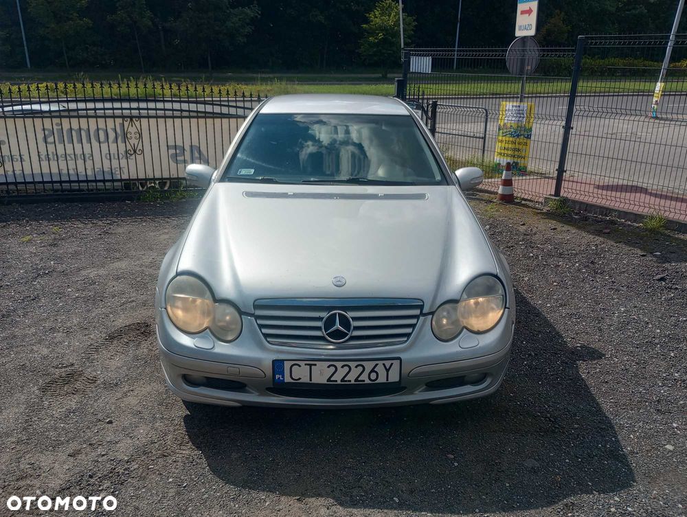 Mercedes-Benz C-Class 2002 photo 2