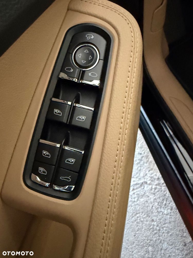 Porsche Macan - 8