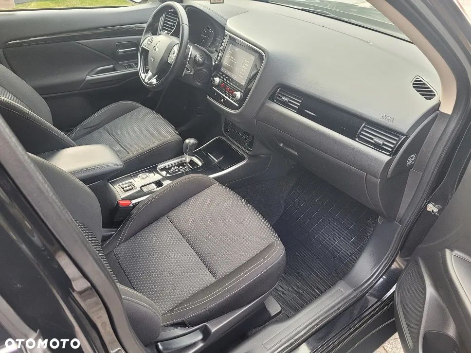 Mitsubishi Outlander 2.0 Intense + Navi 4WD CVT - 16