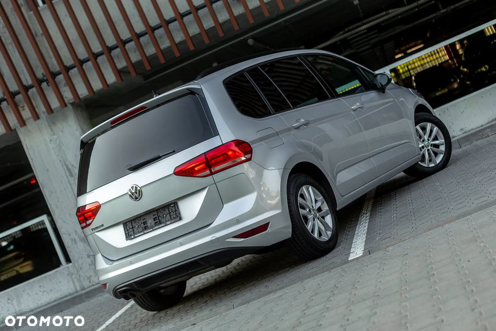 Volkswagen Touran - 16