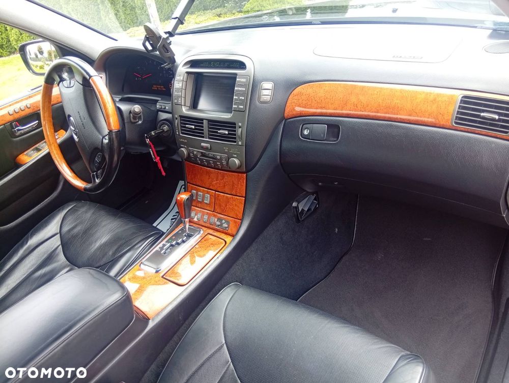 Lexus LS - 10