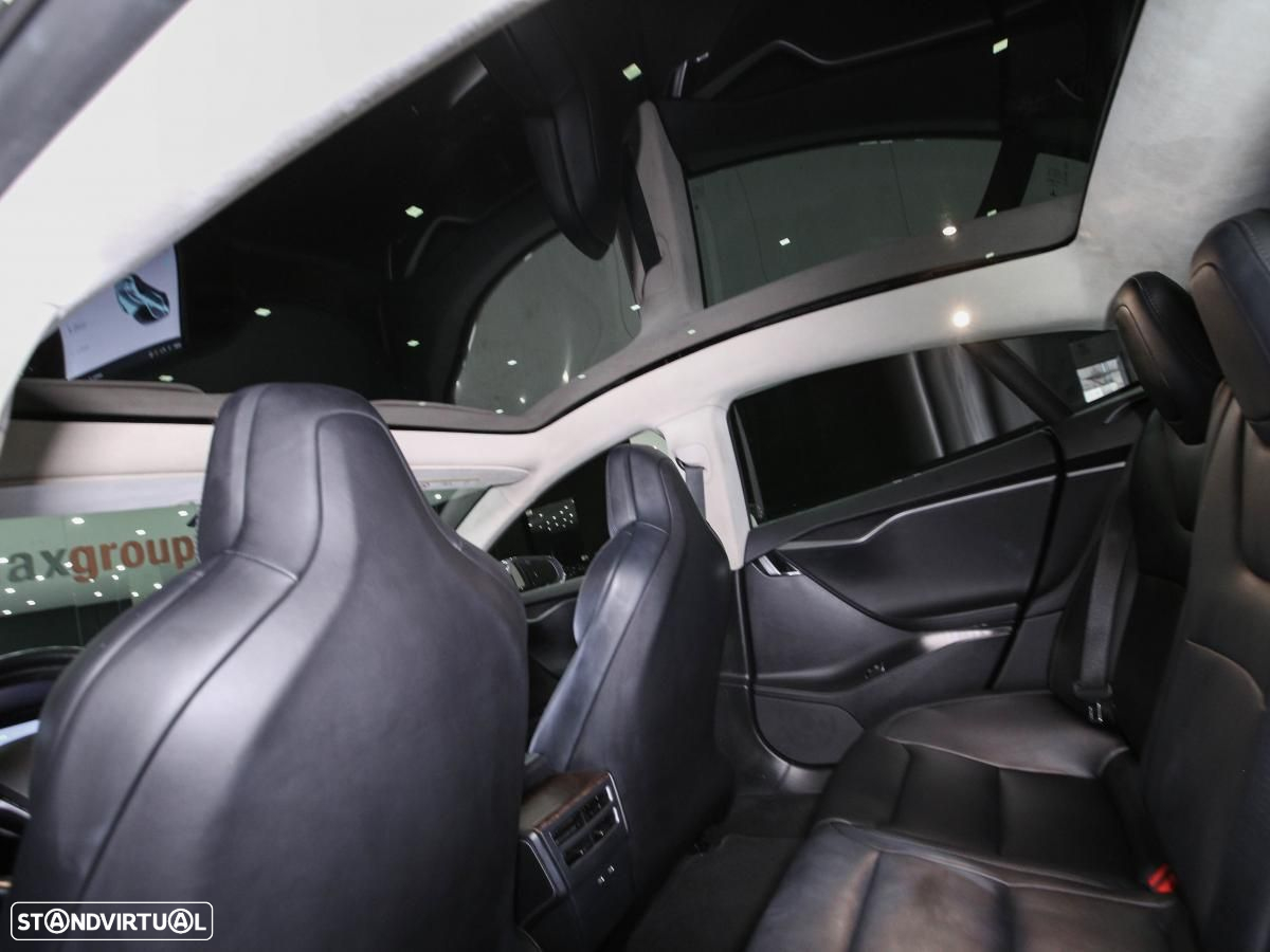 Tesla Model S - 11