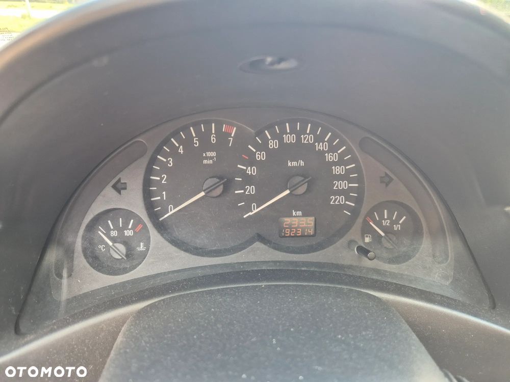 Opel Corsa 1.2 16V Enjoy - 8