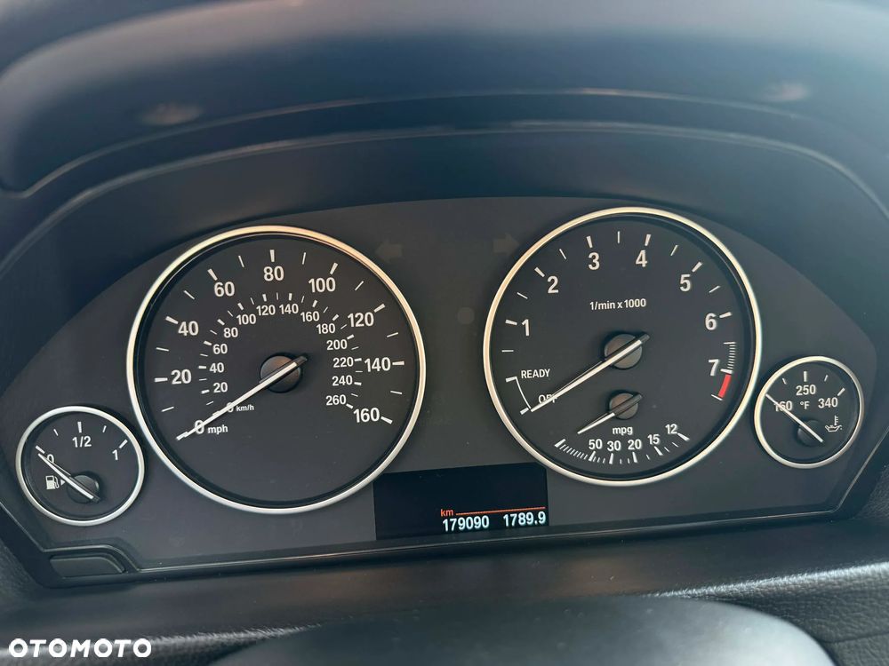 BMW Seria 3 320i xDrive - 9