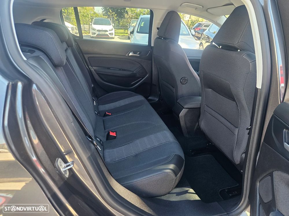 Peugeot 308 1.2 PureTech Allure Pack — fotografia 17