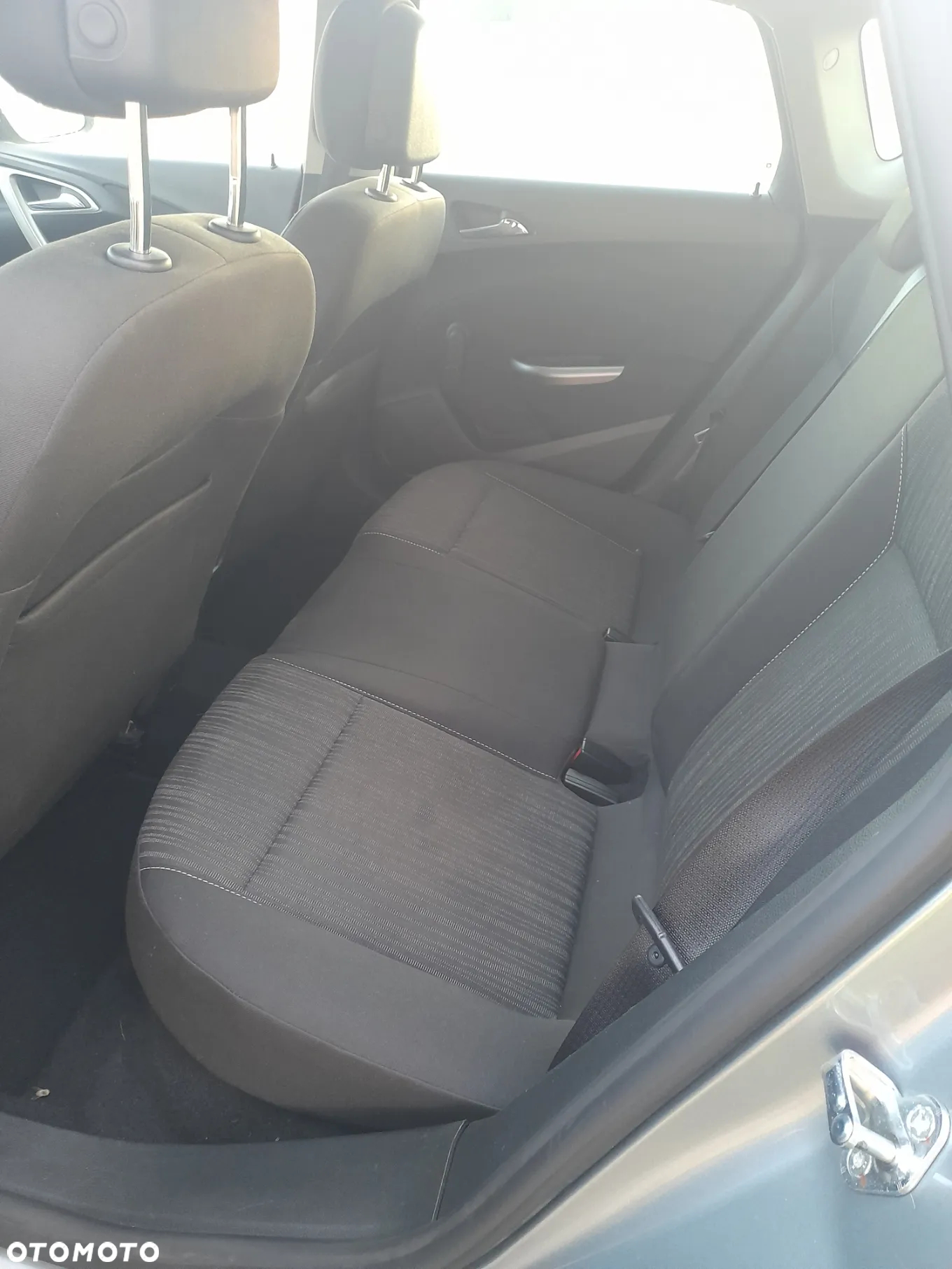 Opel Astra IV 1.4 T Cosmo - 13