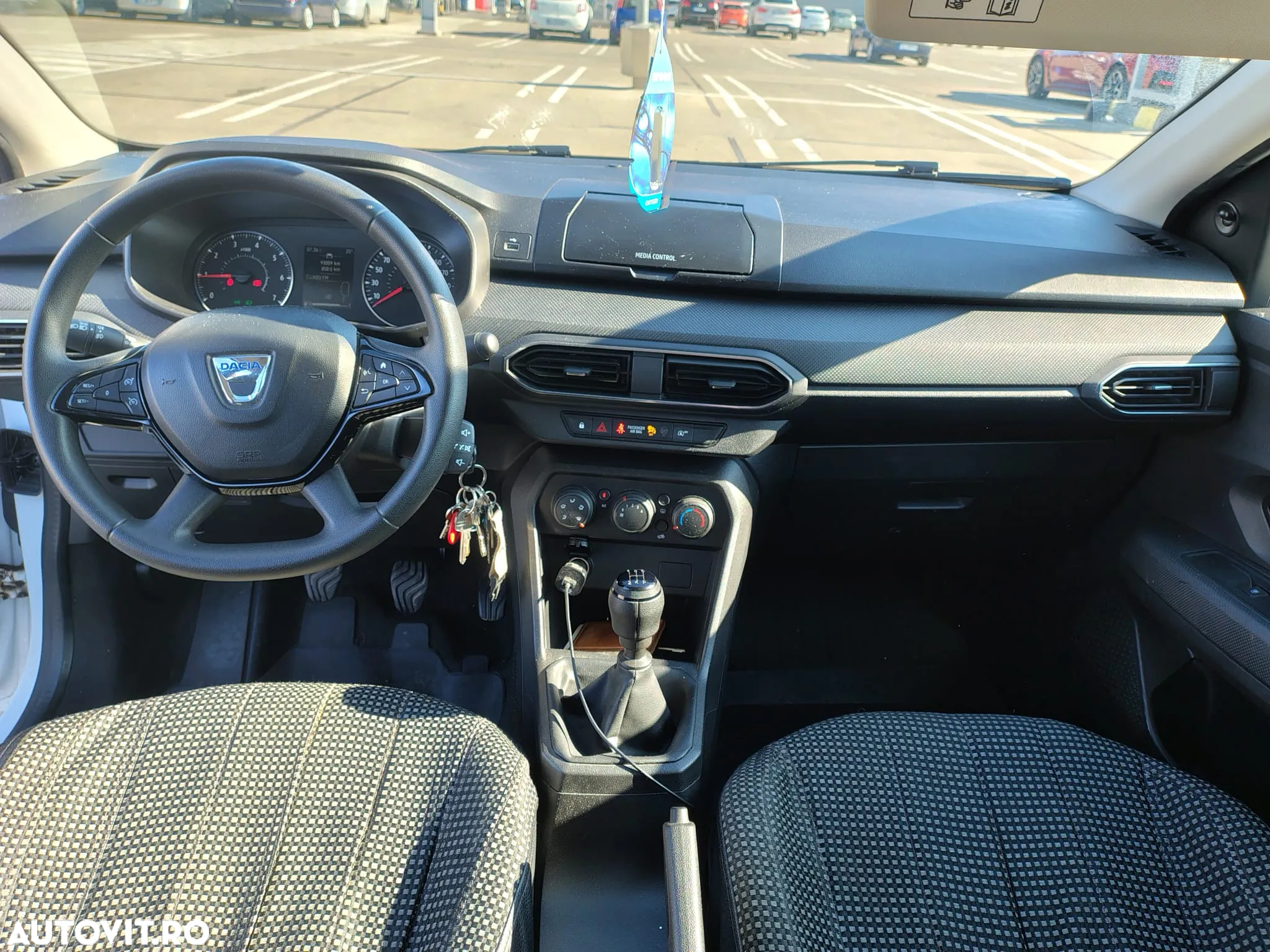 Dacia Logan SCe 65 Essential - 12