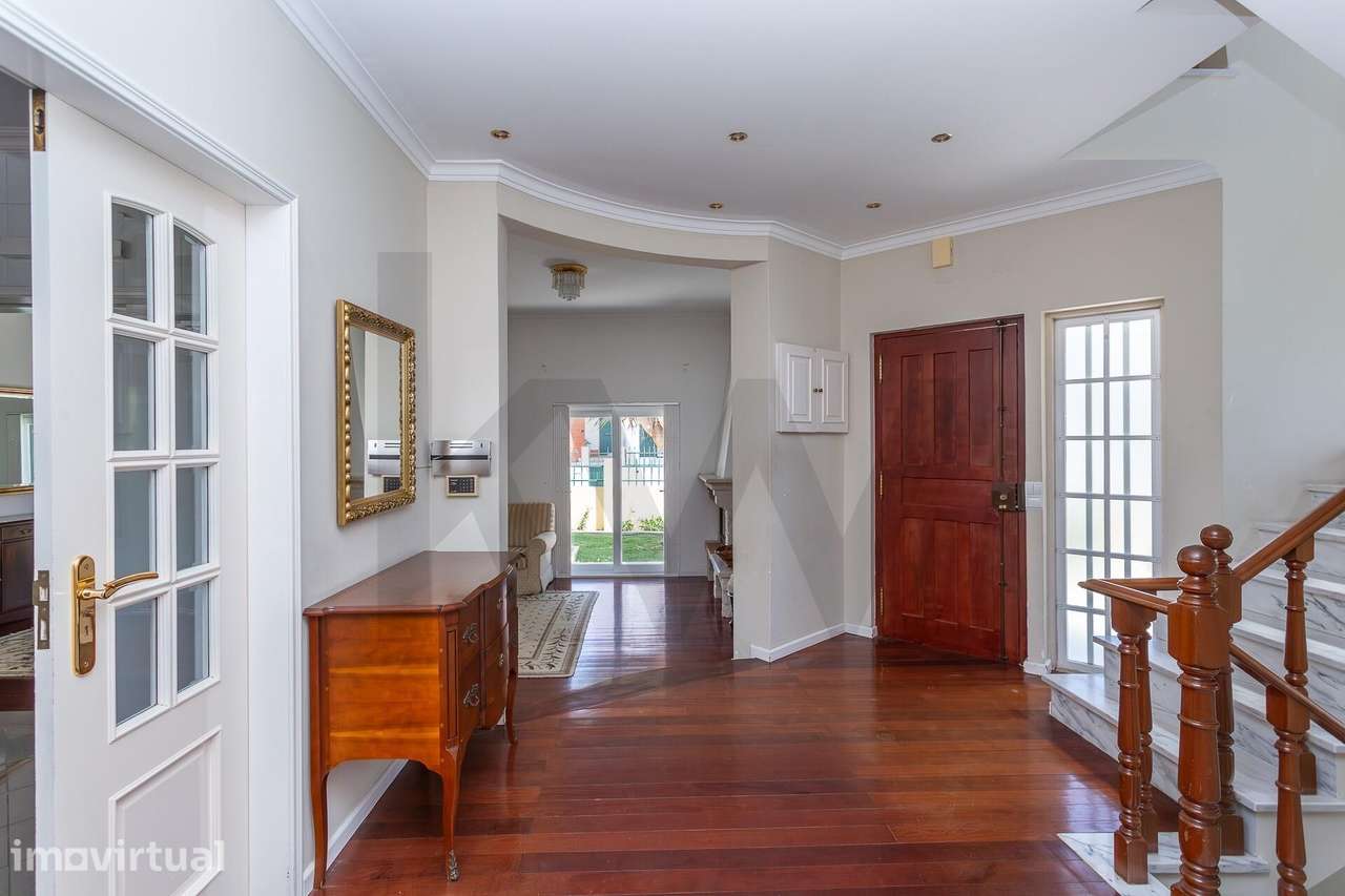 Moradia Isolada | 5 Quartos, Jardim, Garagem para 4 Carros - Grande imagem: 4/60