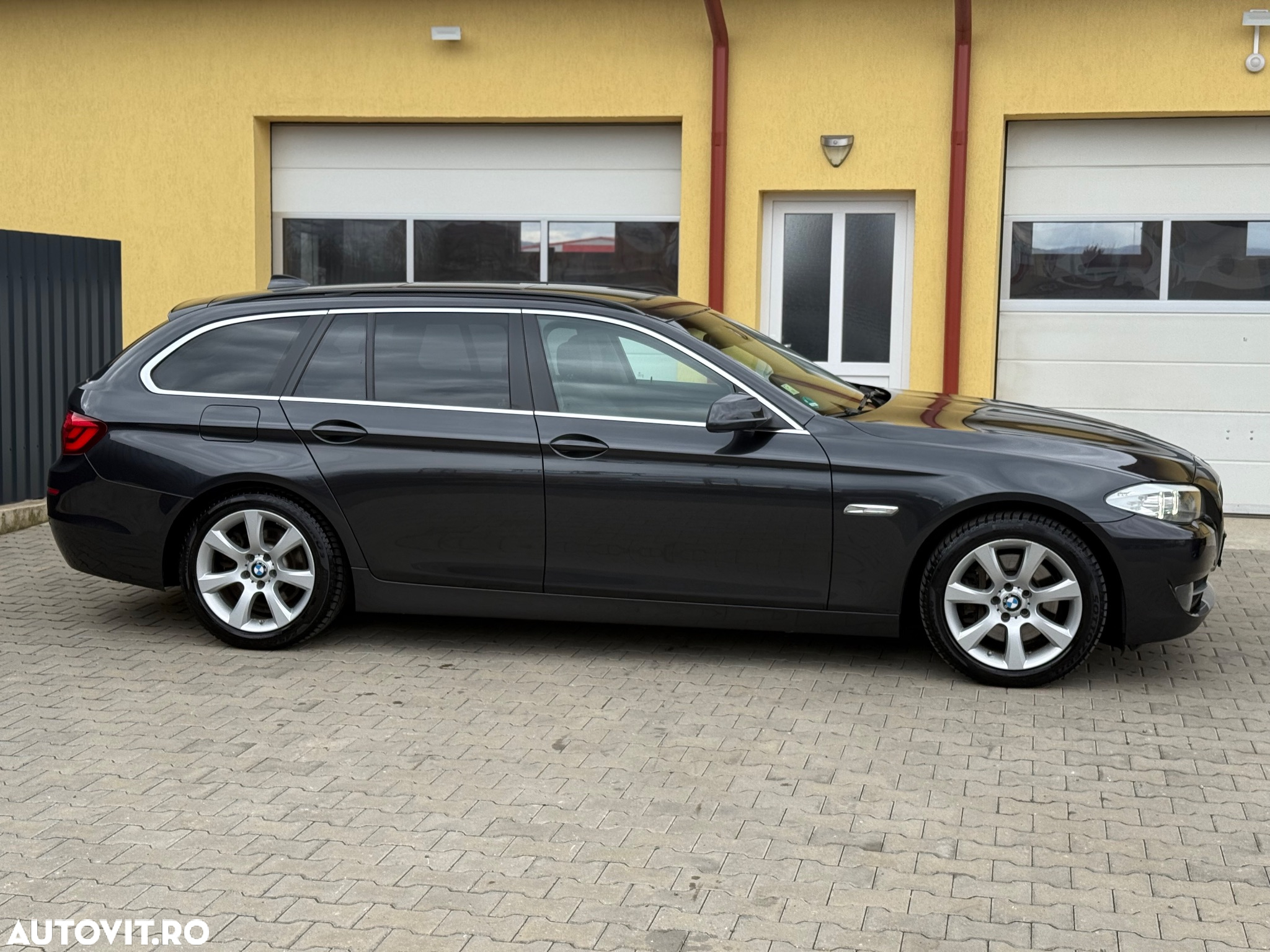 BMW Seria 5 525d Touring Aut. - 26