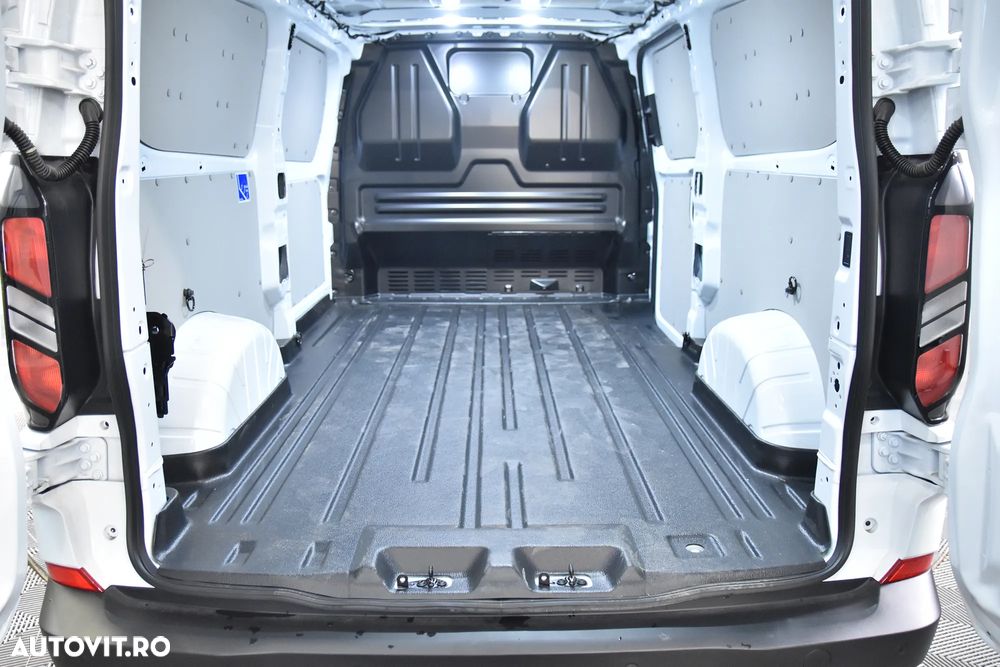 Ford Transit Custom Van - 22