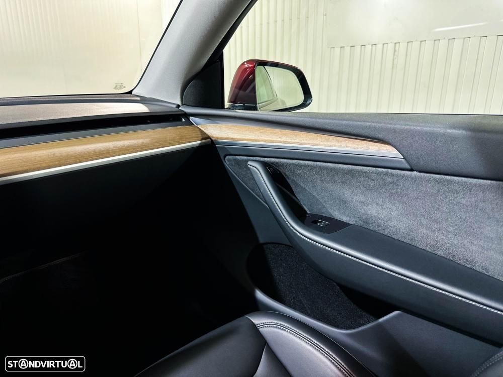 Tesla Model Y Performance Dual Motor AWD — fotografia 24