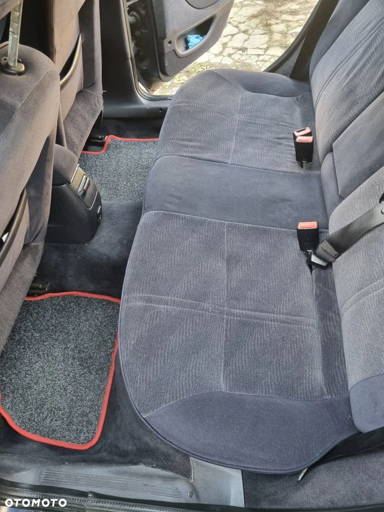 Ford Mondeo 2.0 Ghia - 24