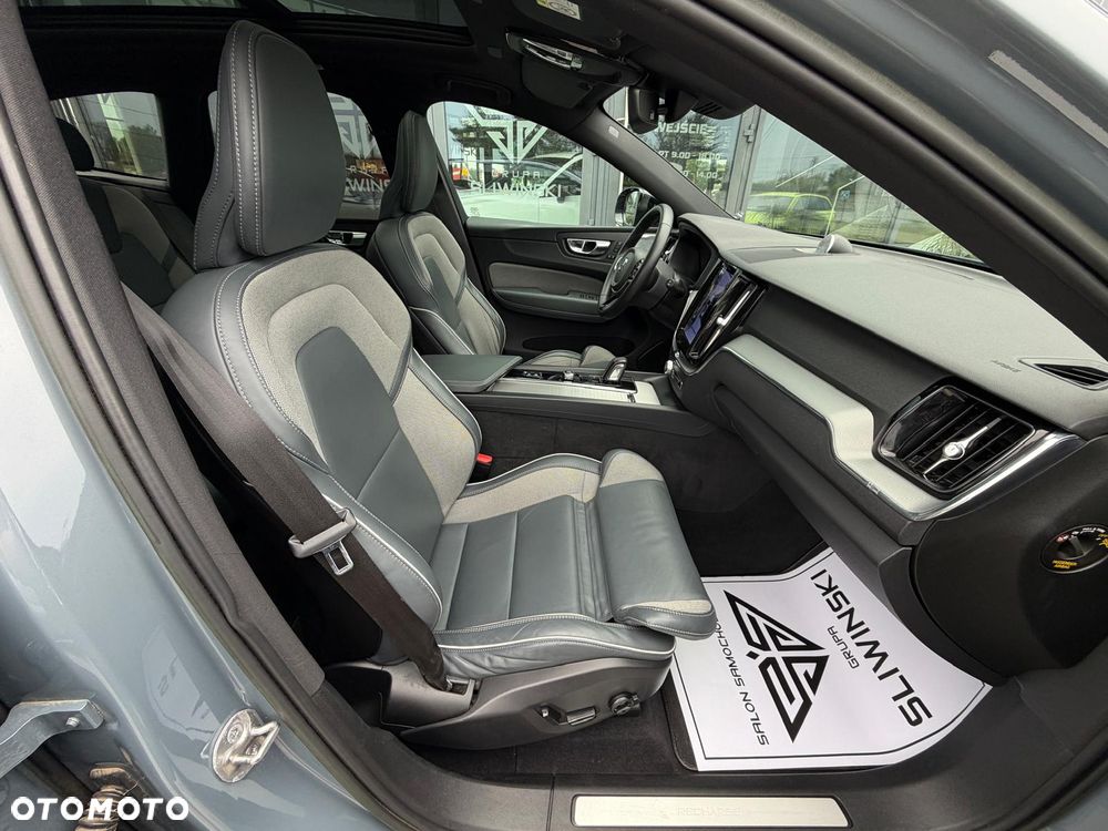 Volvo XC 60 T8 AWD Recharge Plus Black Edition - 19