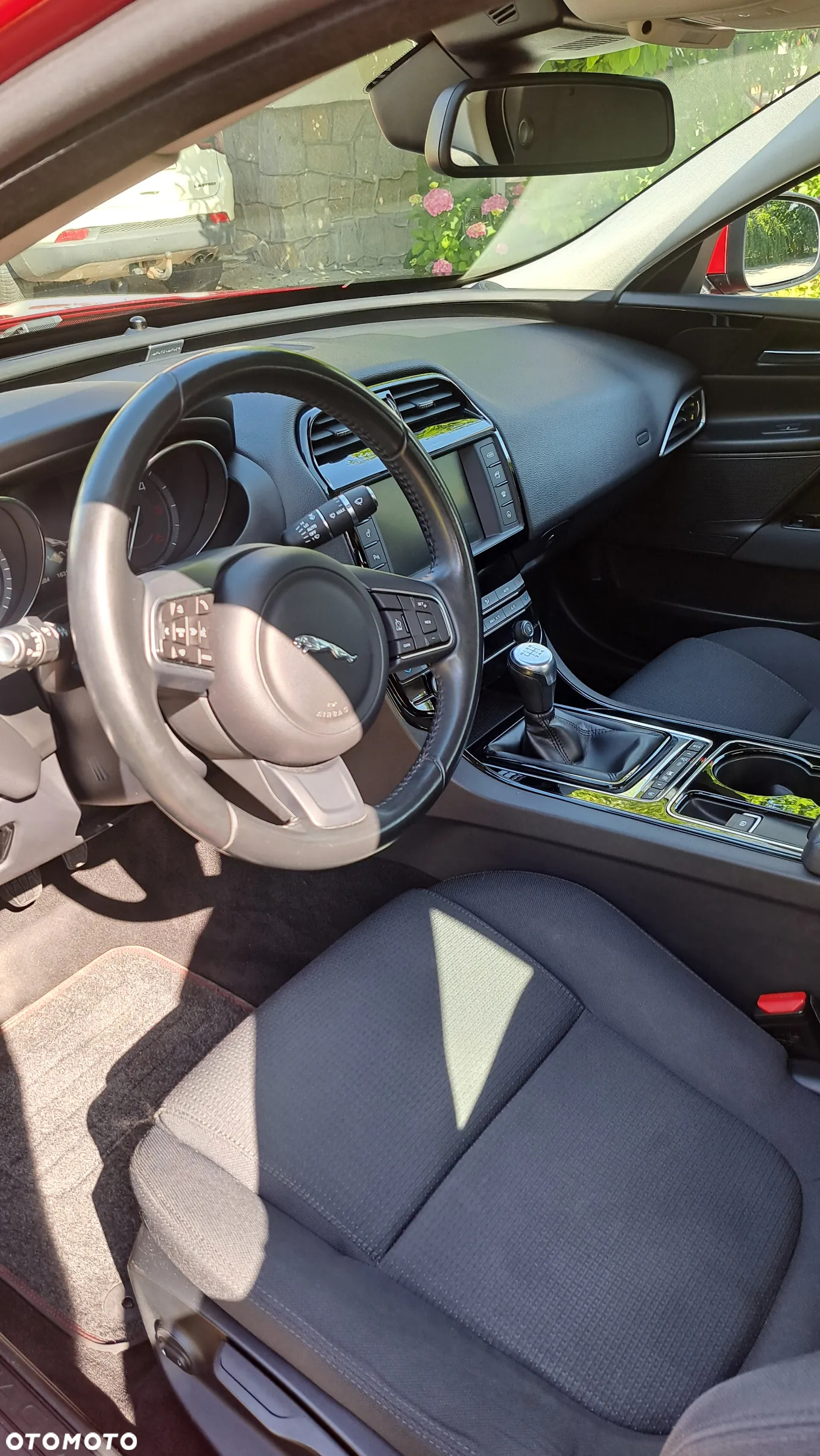 Jaguar XE 2.0 D Pure - 8