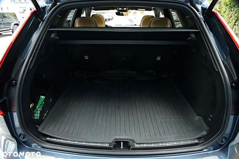 Volvo XC 60 B6 B AWD Ultimate Bright - 23