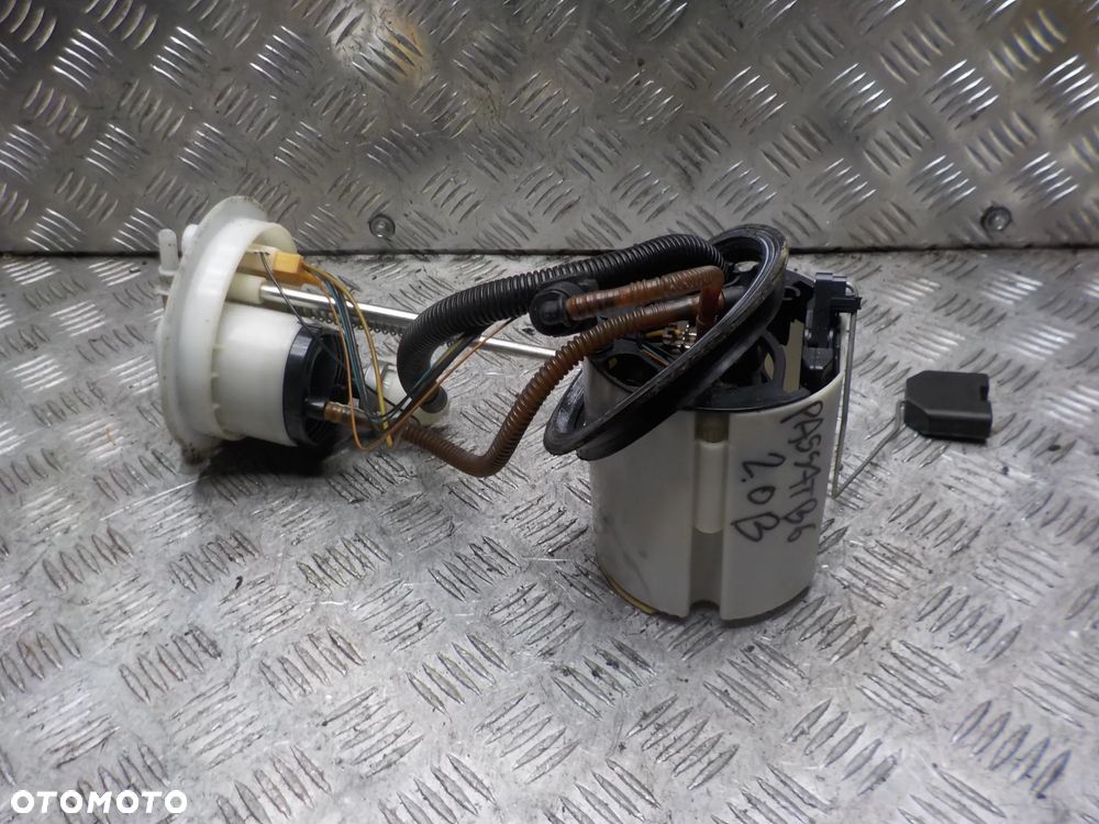 VW PASSAT B6 2.0 FSI POMPKA PŁYWAK POMPA PALIWA - 1