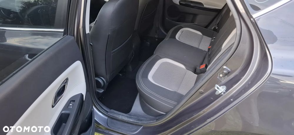 Kia Ceed - 11