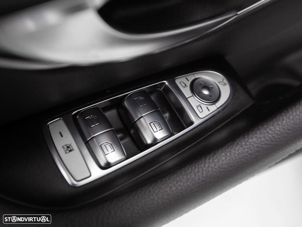 Mercedes-Benz E 300 de AMG Line - 18