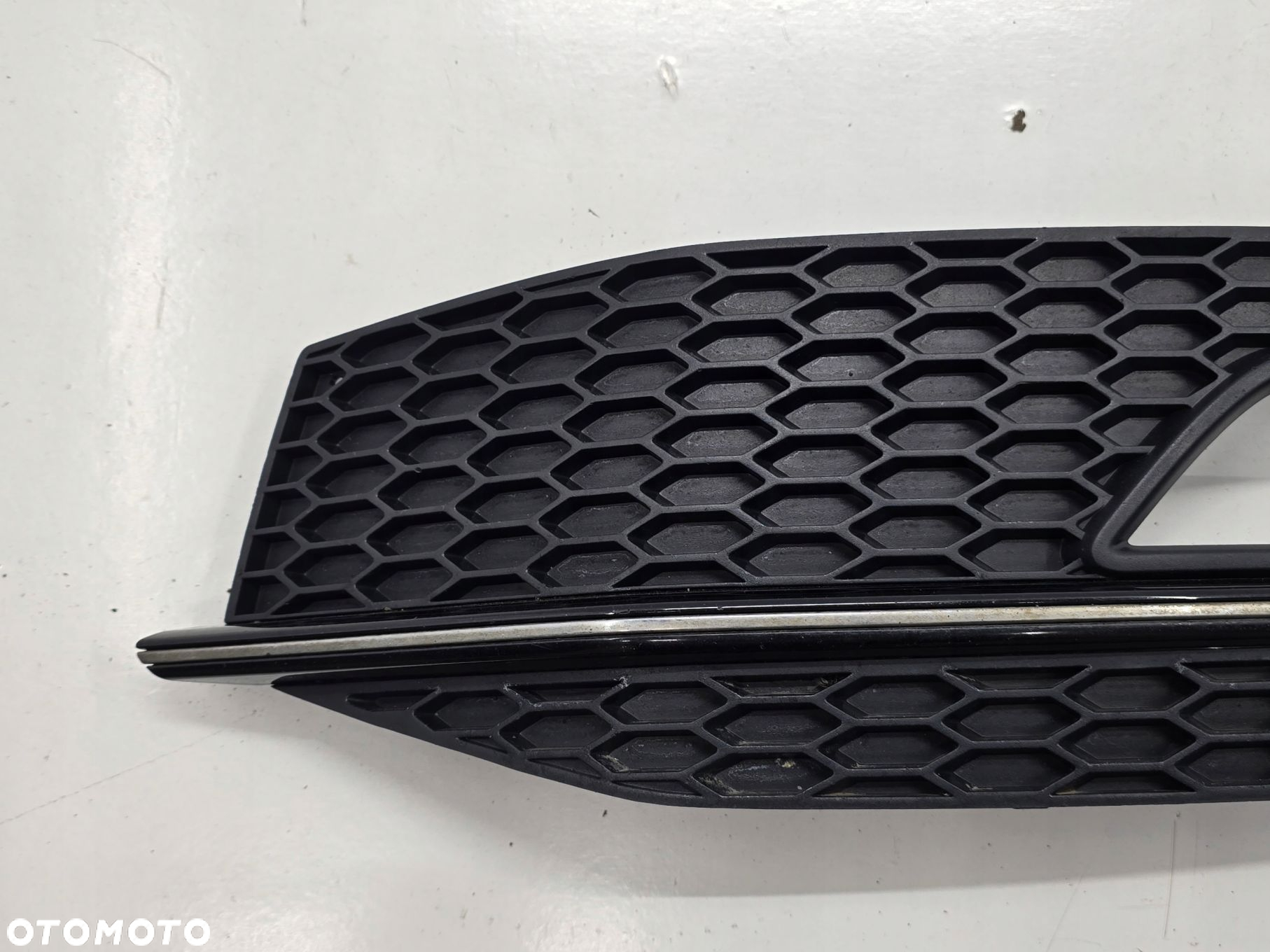AUDI A4 B8 LIFT 15R S-LINE KRATKA ZDERZAKA LEWA 8K0807681L - 2