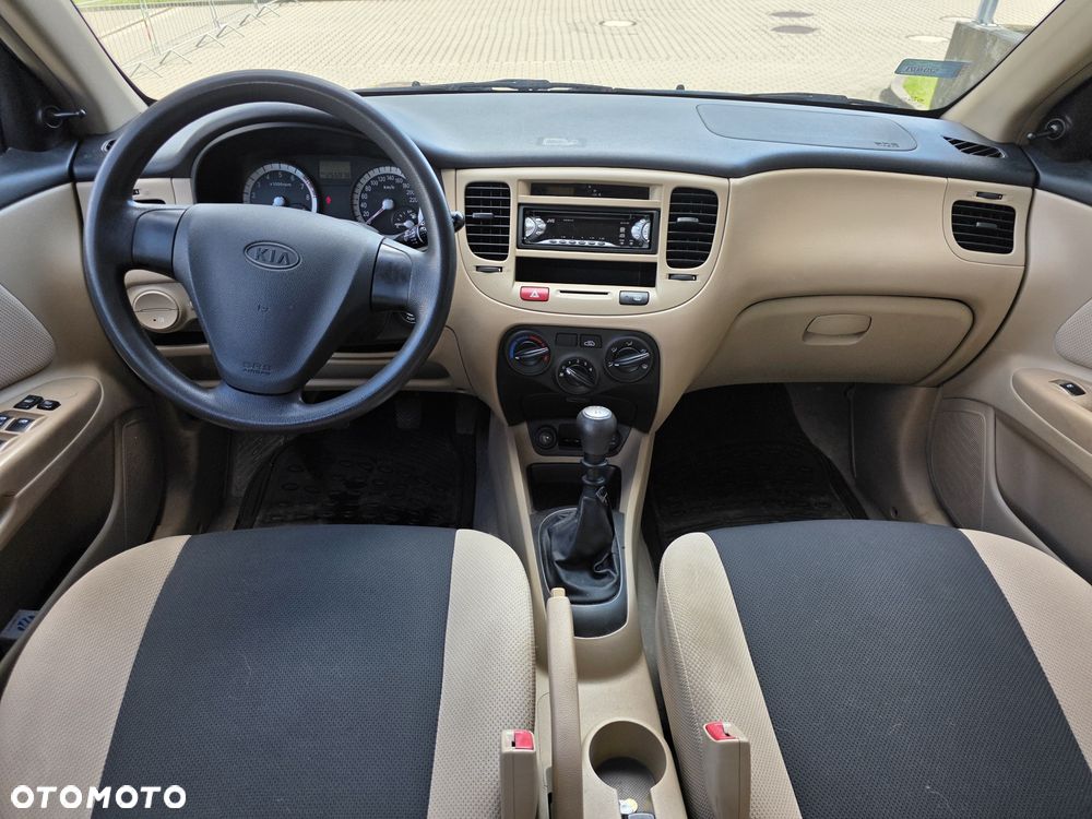 Kia Rio - 7