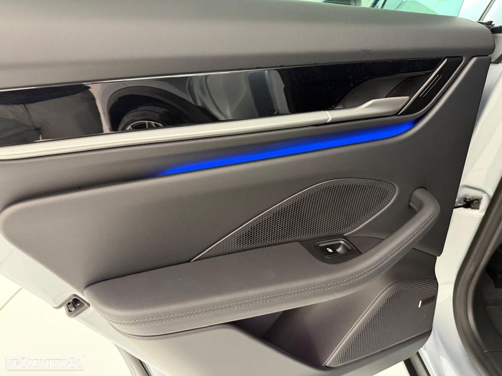 Porsche Macan Electric 4 - 23