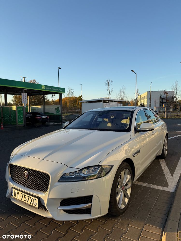 Jaguar XF 2.0 T R-Sport - 24