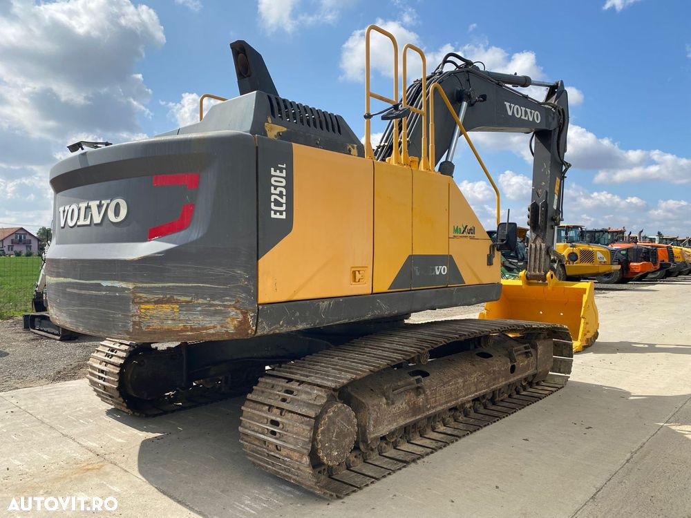 Volvo EC 250 EL Excavator - 2