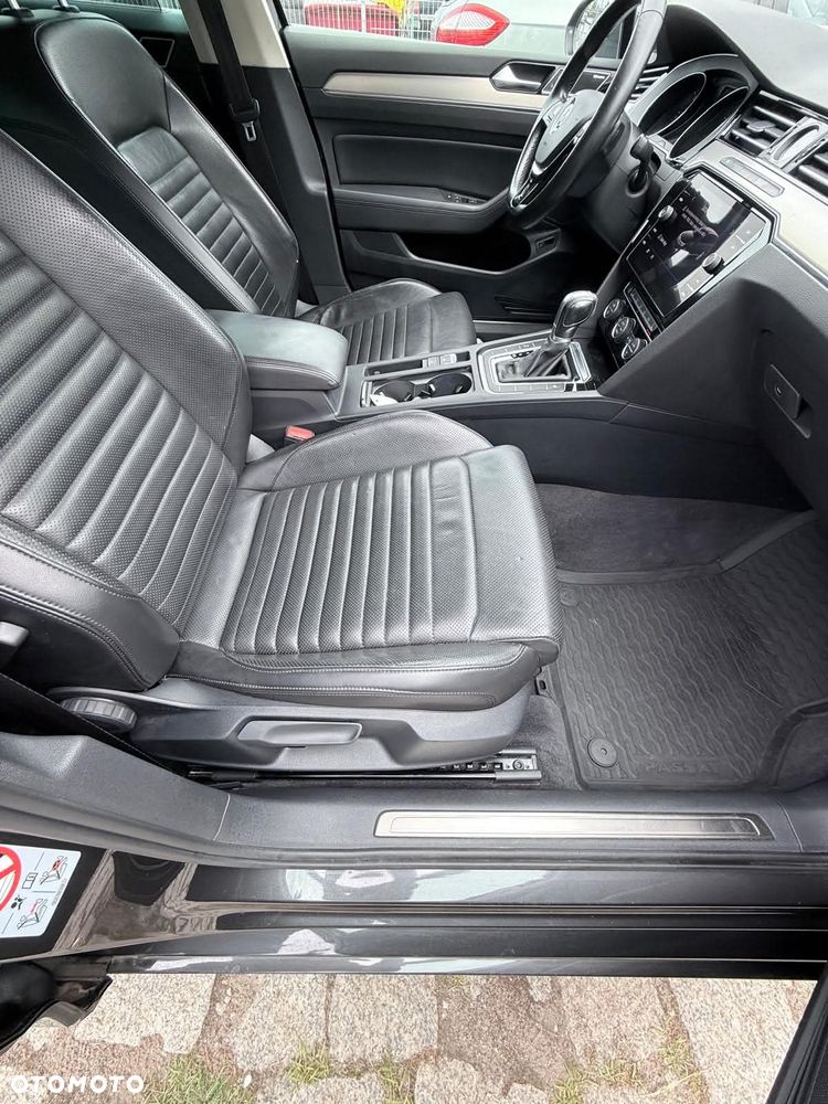 Volkswagen Passat - 12