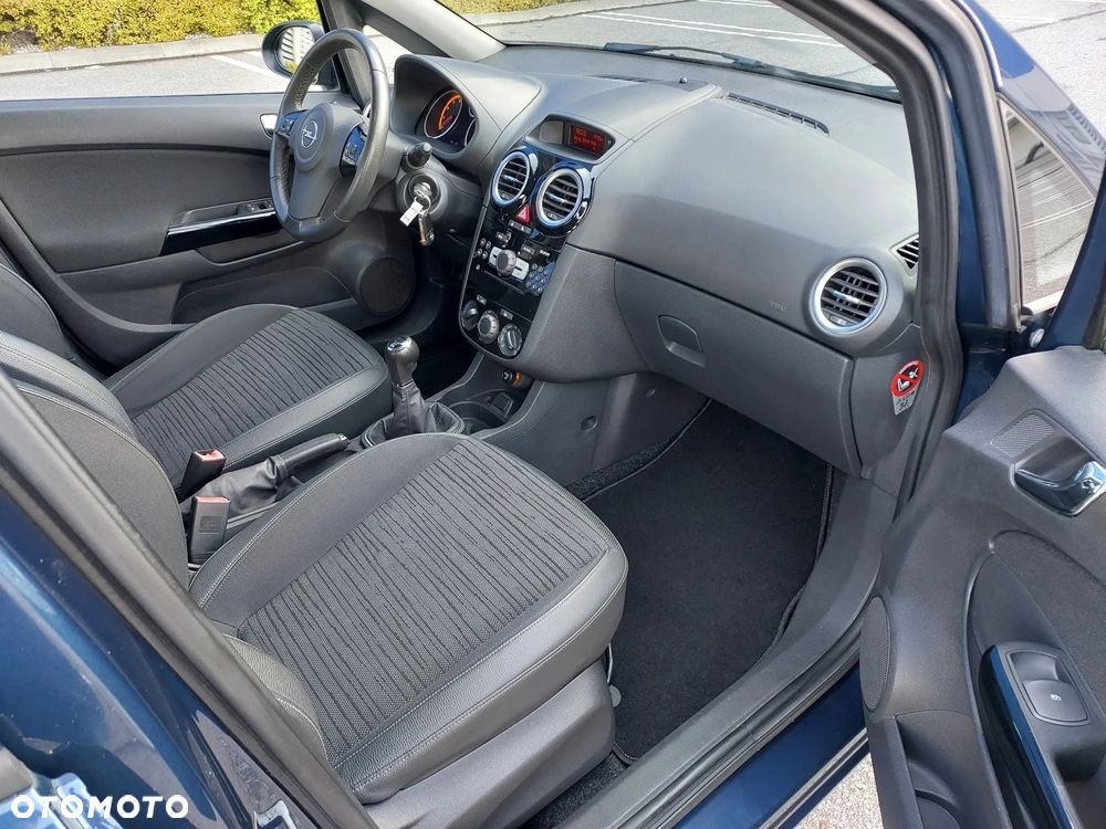 Opel Corsa 1.2 16V Cosmo - 18