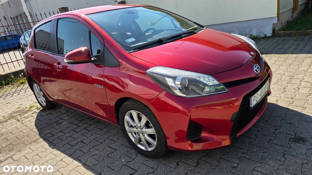 Toyota Yaris Hybrid 100 Sol - 4
