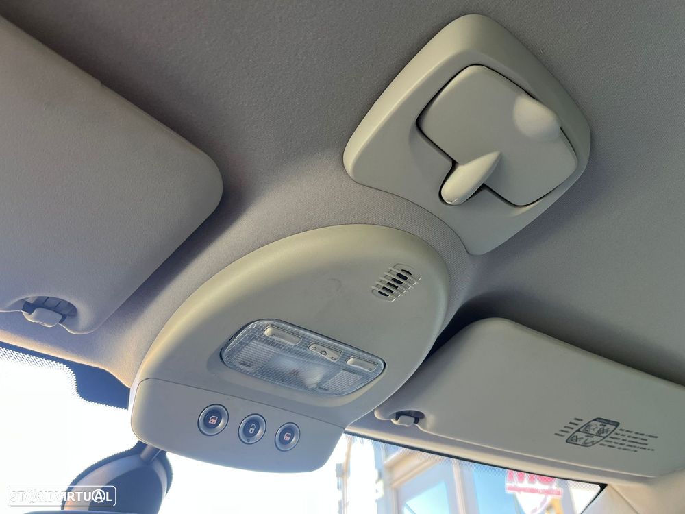 Peugeot 807 HDi 135 Family - 27