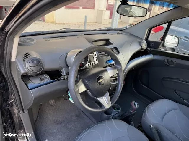 Chevrolet Spark 1.0 L - 22
