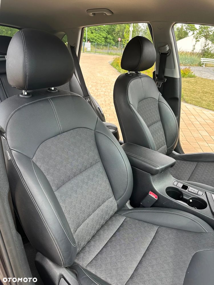 Kia Niro 1.6 GDI Hybrid L Business Line - 24