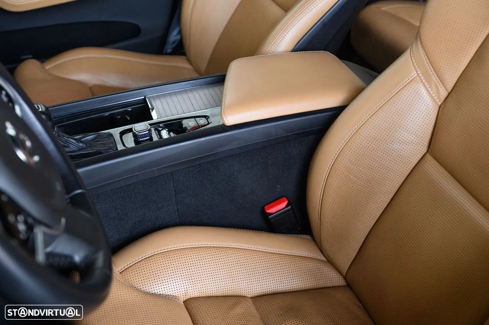 Volvo XC 60 2.0 D4 Inscription AWD Geartronic - 28