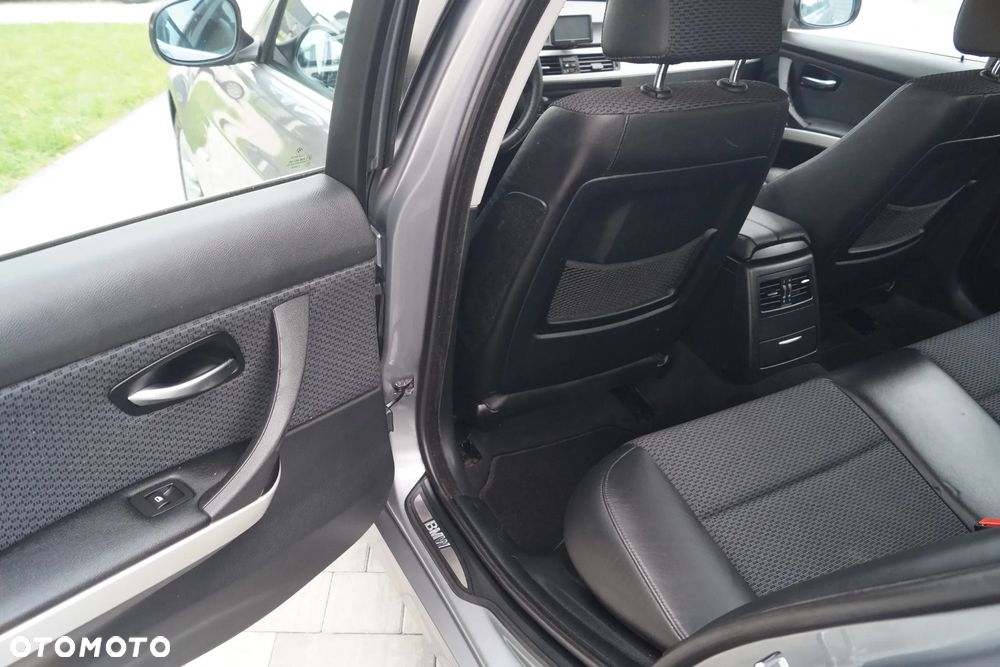 BMW Seria 3 325i - 39