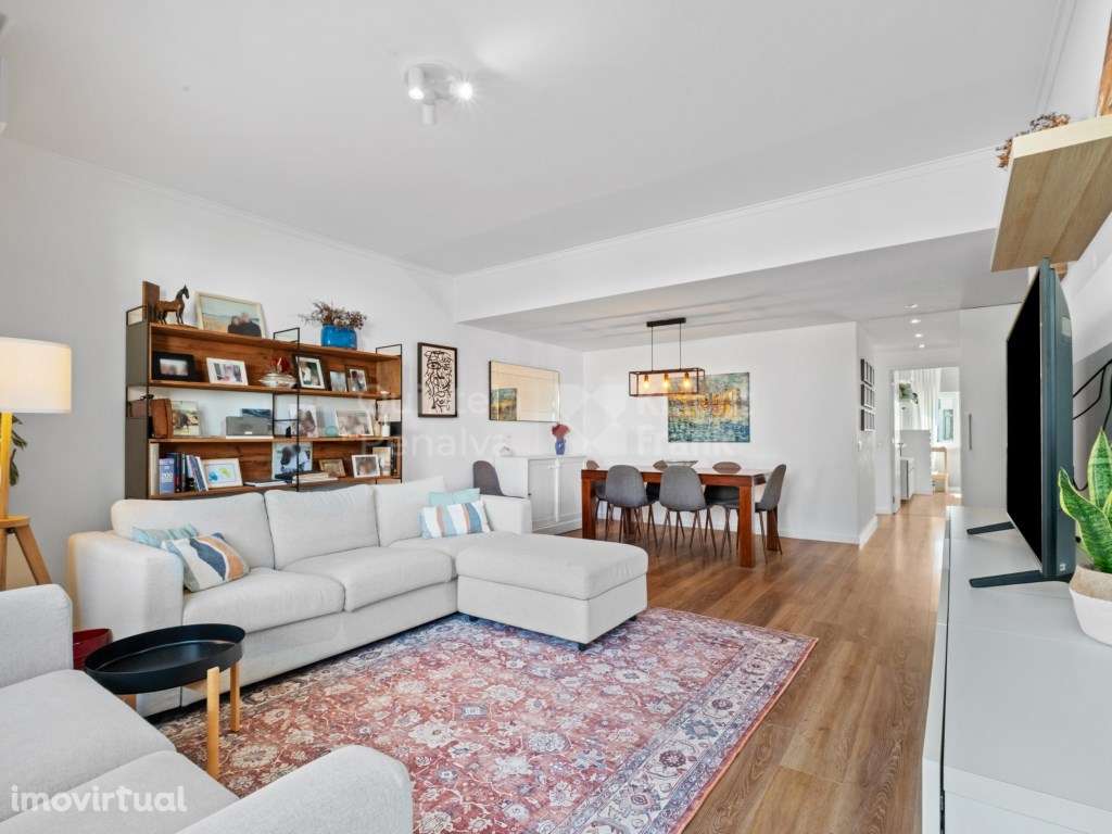 Apartamento T3 renovado com garagem em Campolide - Grande imagem: 2/25