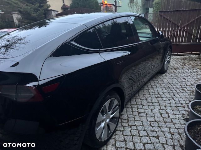 Tesla Y - 7