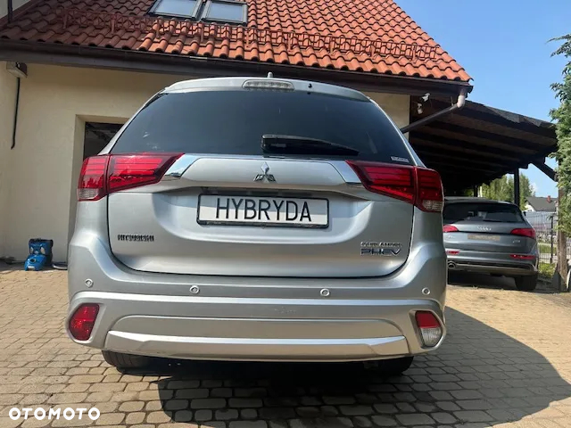 Mitsubishi Outlander 2.0 4WD Plug-In Hybrid - 14