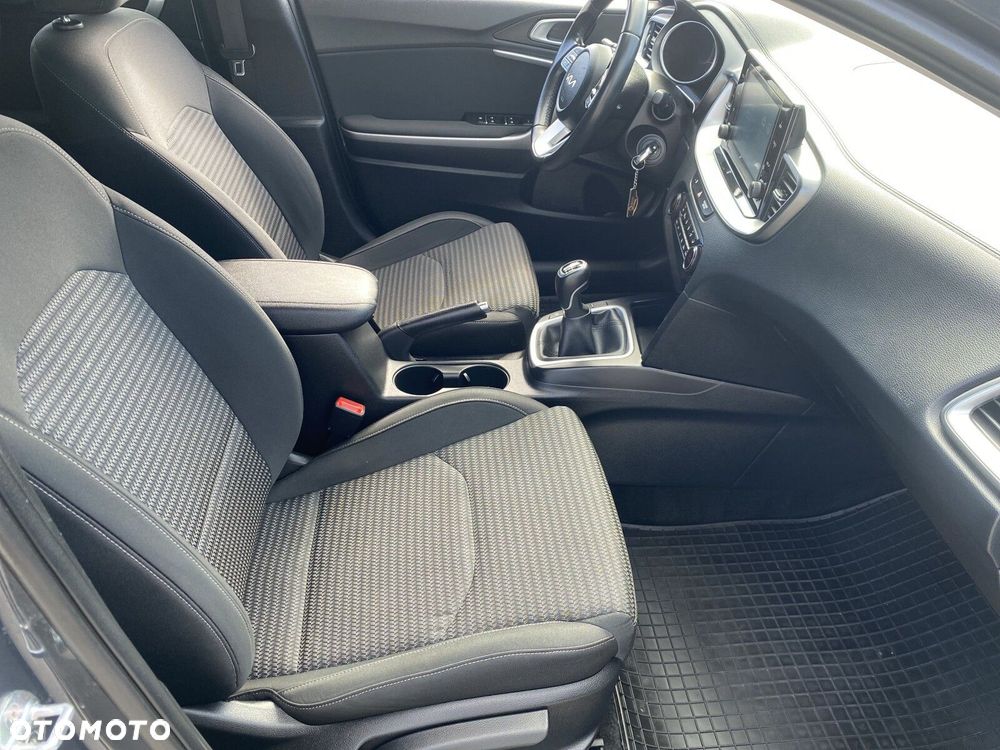 Kia Ceed - 14