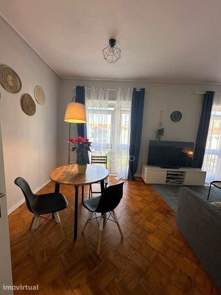 Apartamento T2 mobilado junto ao metro do Jardim do Morro Disponível 1 - Grande imagem: 2/13