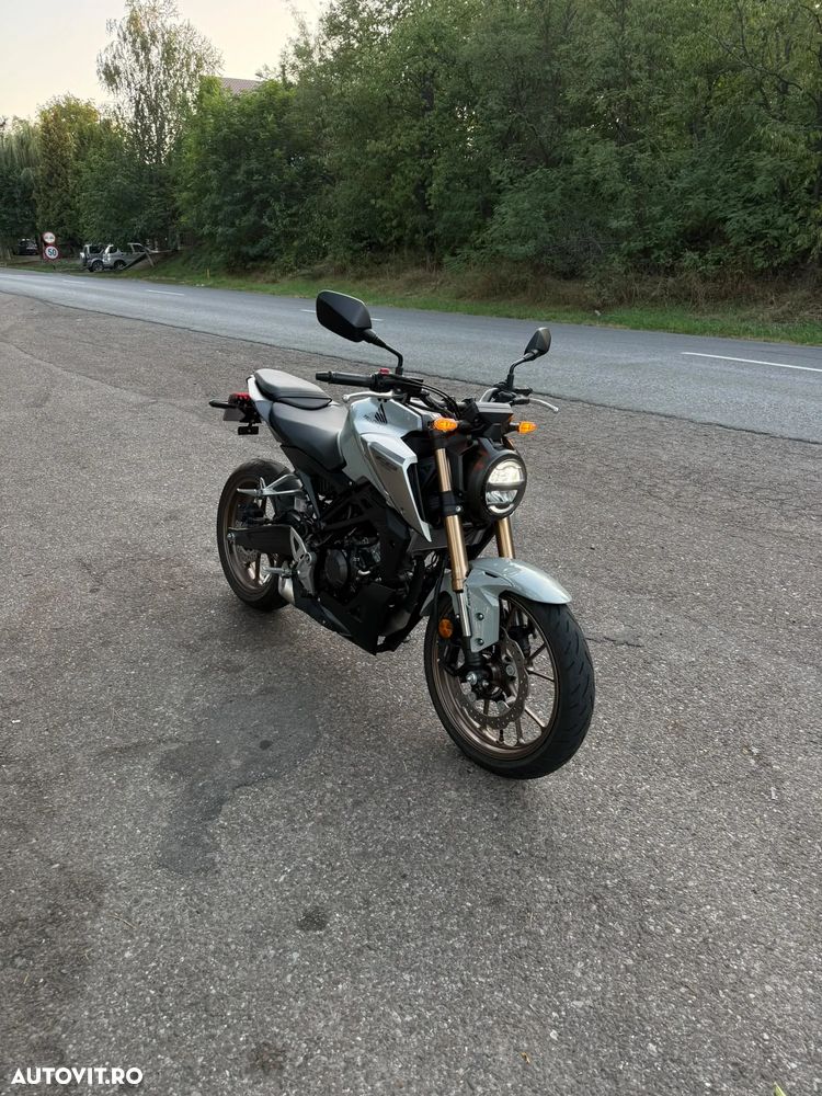 Honda CB 125R - 3