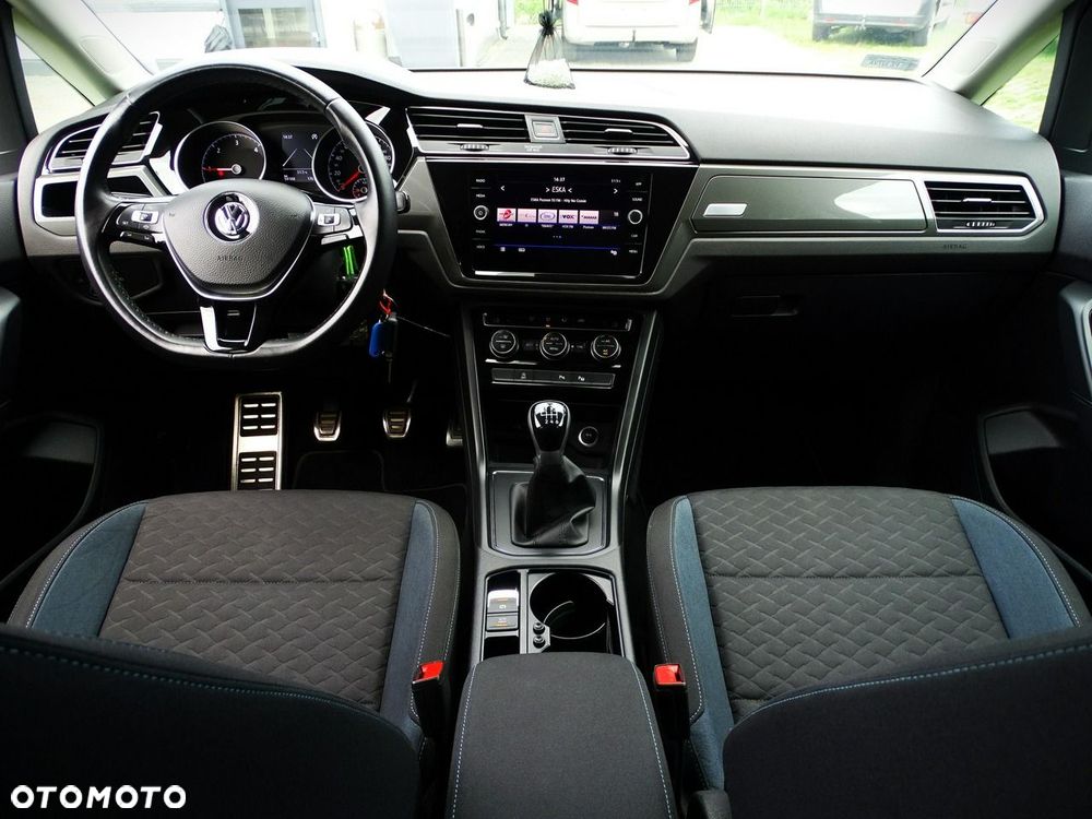 Volkswagen Touran - 28